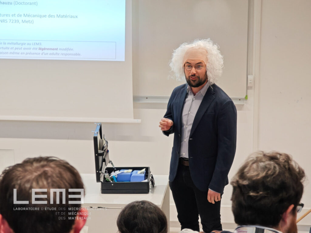 Le grand professeur et chercheur Léo Thiercelin fustige ses mauvais élèves.